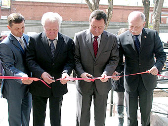 Председатель Верховного суда УР  Юрий Суханов (на фото второй слева) вот-вот перережет последнюю ленточку в своей долгой судебной карьере.
